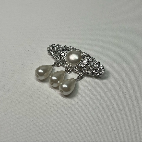 Vintage Jewelry - VINTAGE Silver Tone Filigree Faux Pearl Brooch w/ Faux Pearl Dangles